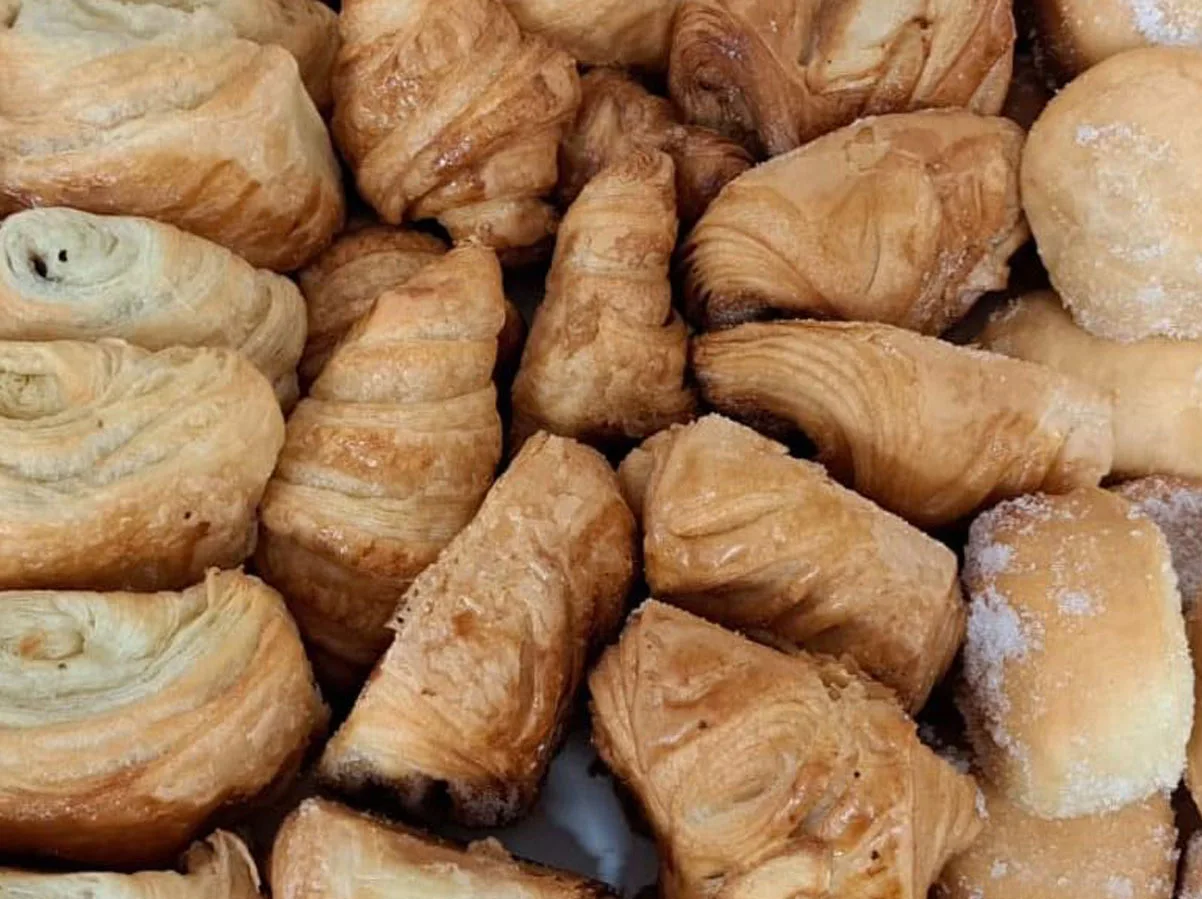 Viennoiseries présentées pour les pauses et petits-déjeuners