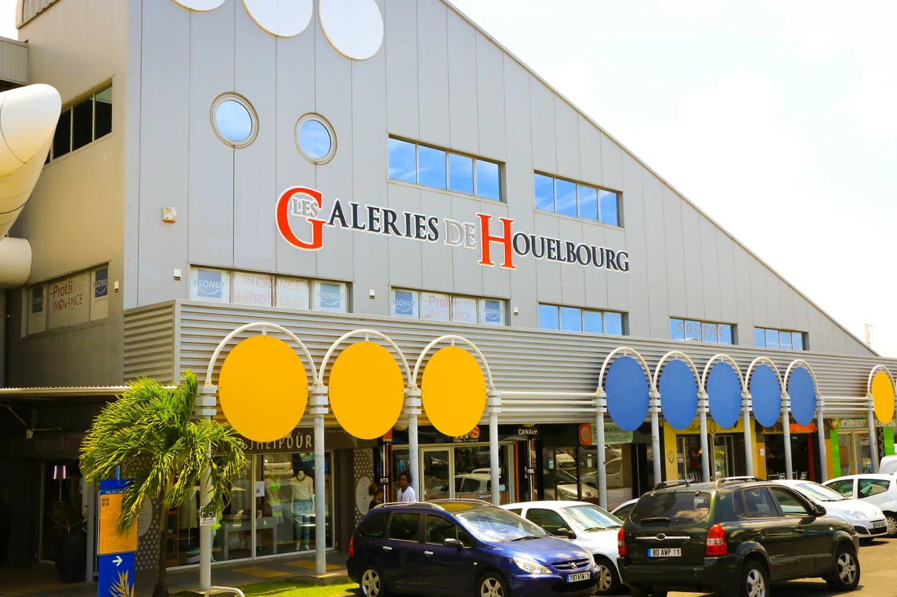La façade des Galeries de Houëlbourg à Jarry