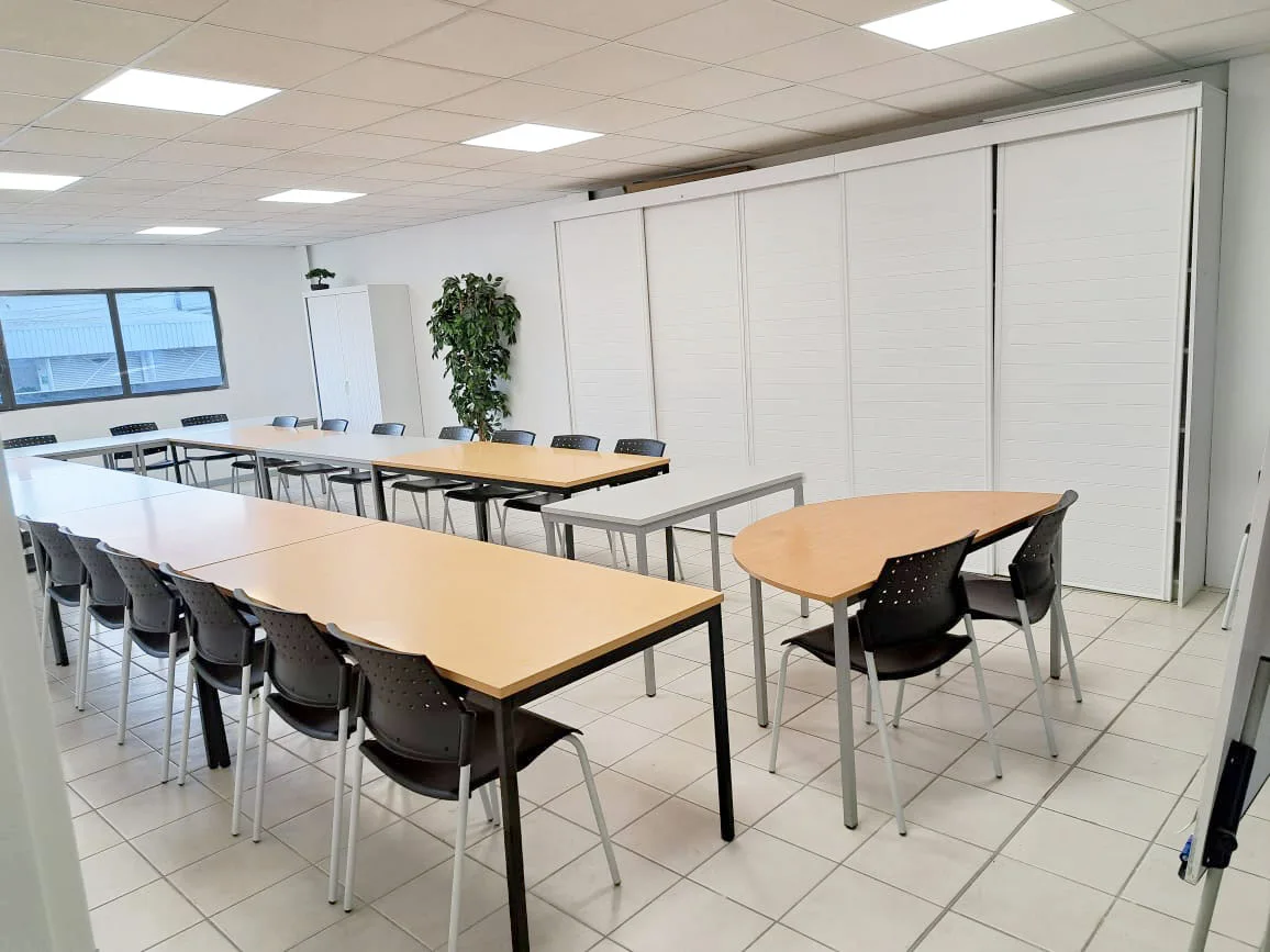 Autre perspective sur les tables de la salle Zen et Pro